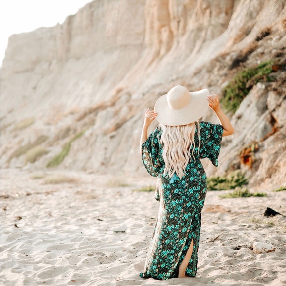 🤎LIVE NOTIFICATION 🤎 BRING YOUR HUSBAND’S CREDIT CARD! LET’S SHOP!🤎🤎🤎 - Picture 2 of 14